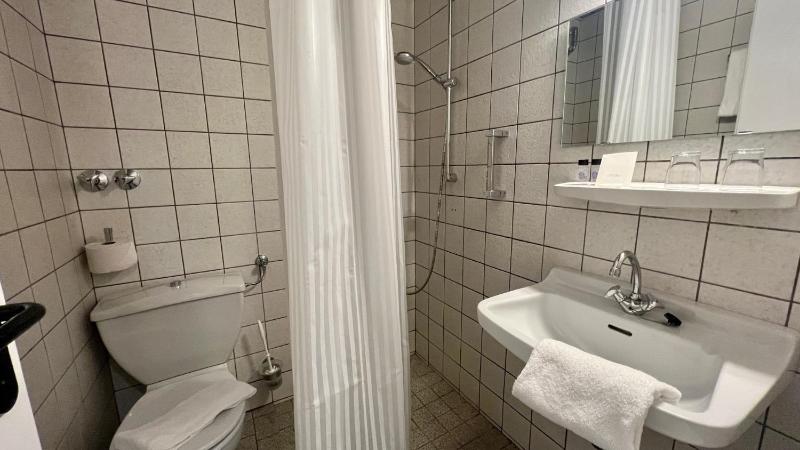 Double Room with Private Bathroom image 2