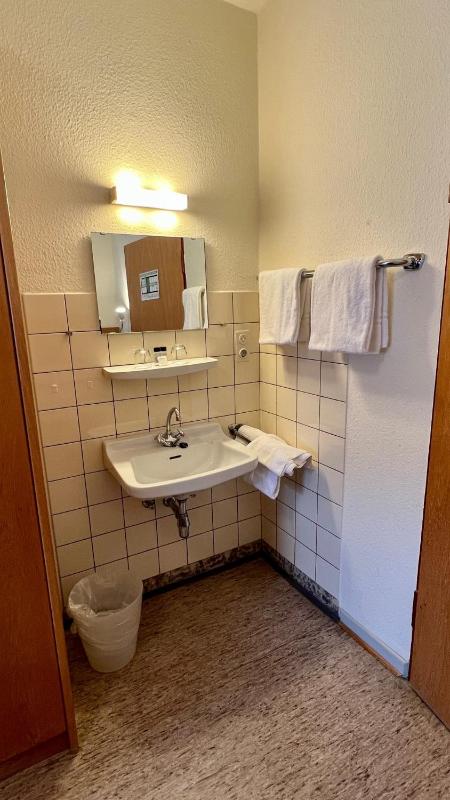 Single Room with Shared Bathroom image 2