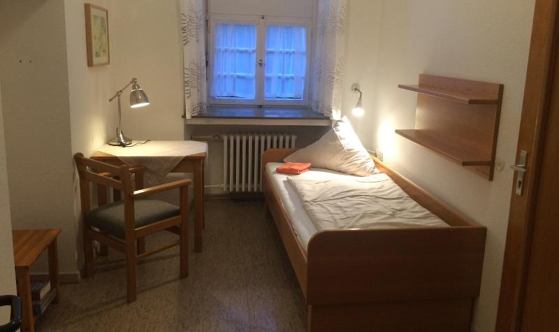 Single Room with Shared Bathroom image 3