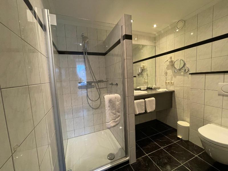 Deluxe Double Room image 2