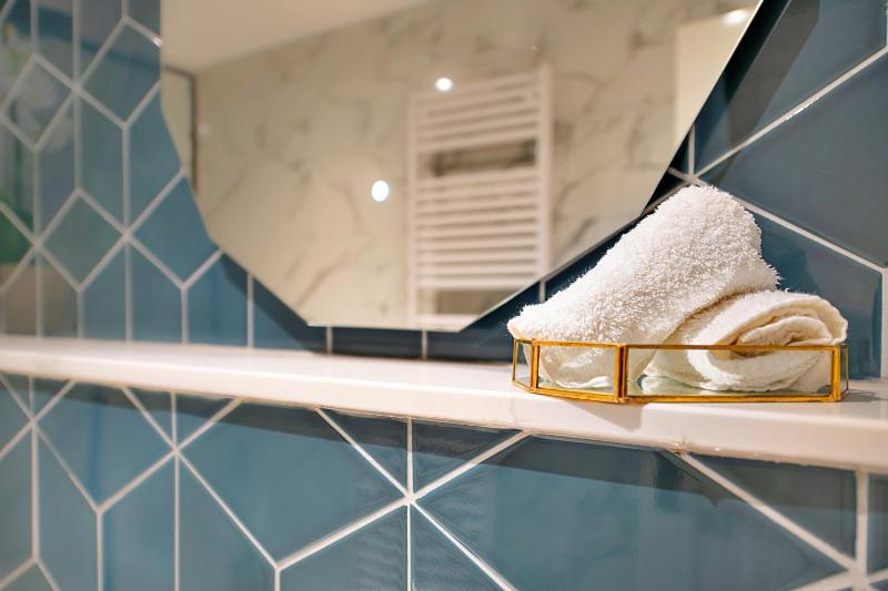Finest Retreats - Castle House Nottingham - Luxurious Hot Tub Stay - image 8