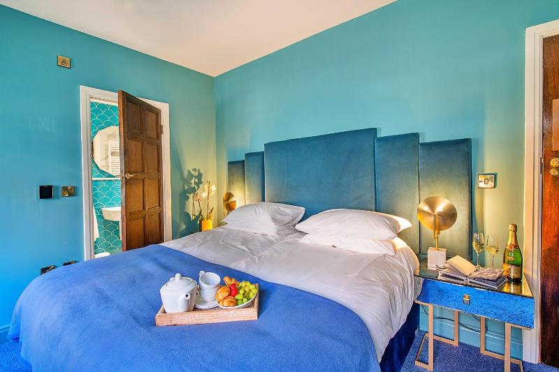 Finest Retreats - Castle House Nottingham - Luxurious Hot Tub Stay - image 21
