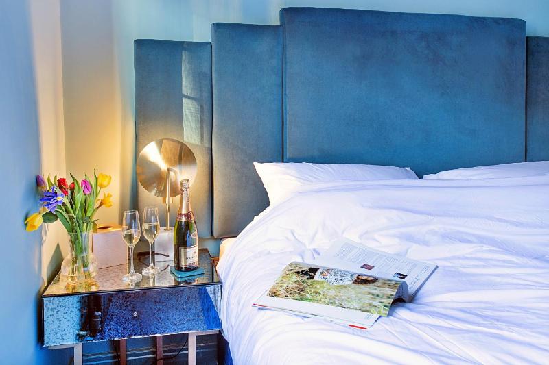 Finest Retreats - Castle House Nottingham - Luxurious Hot Tub Stay - image 5