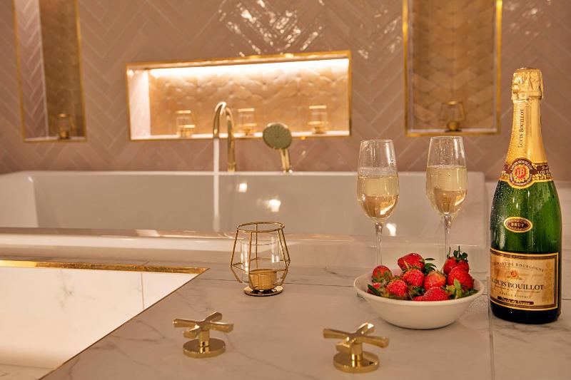 Finest Retreats - Castle House Nottingham - Luxurious Hot Tub Stay - image 22