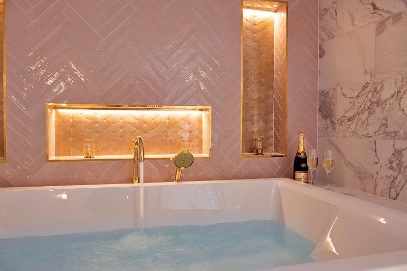 Finest Retreats - Castle House Nottingham - Luxurious Hot Tub Stay - image 37