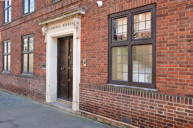 Finest Retreats - Castle House Nottingham - Luxurious Hot Tub Stay - image 4