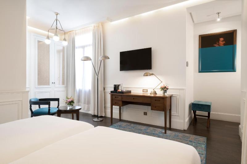 Deluxe Double Room with Terrace image 4