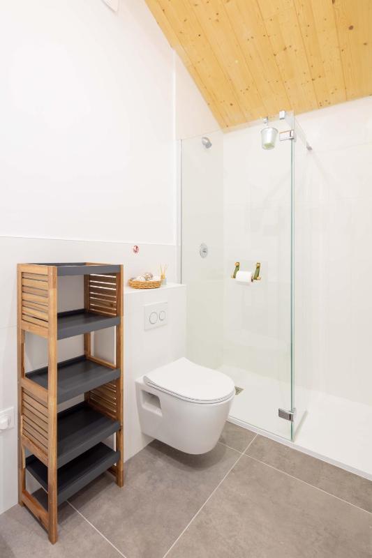 Ted Surf House - image 11