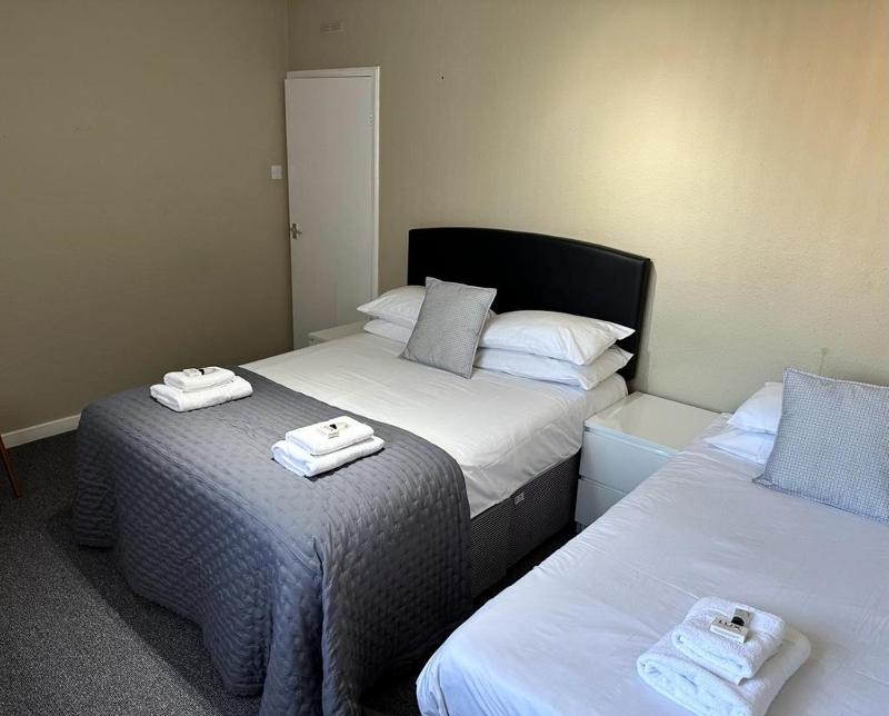 Three-Bedroom Apartment (5 minutes from Hotel) image 2