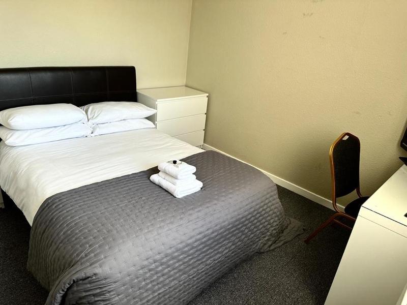 Three-Bedroom Apartment (5 minutes from Hotel) image 3