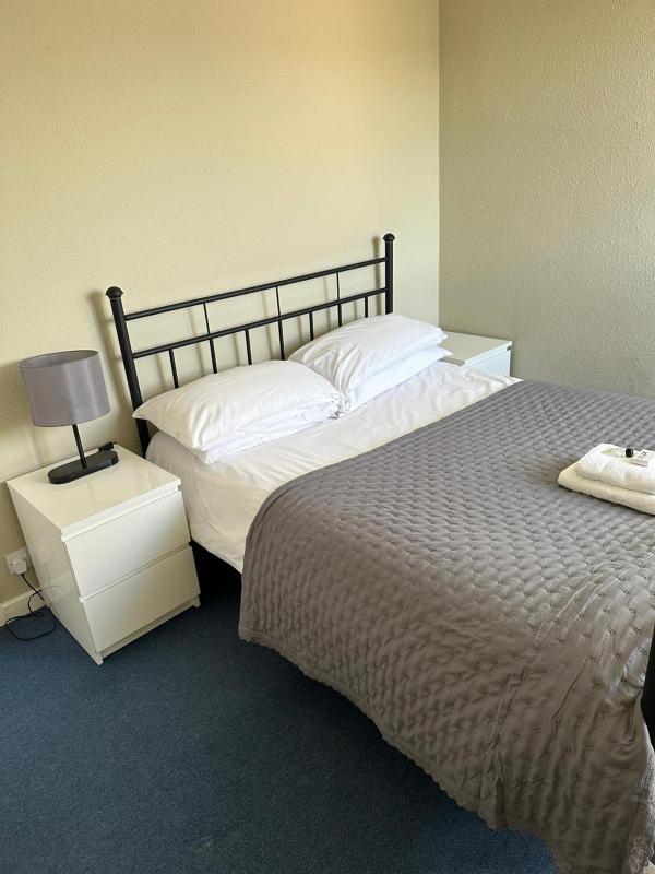 Three-Bedroom Apartment (5 minutes from Hotel) image 4