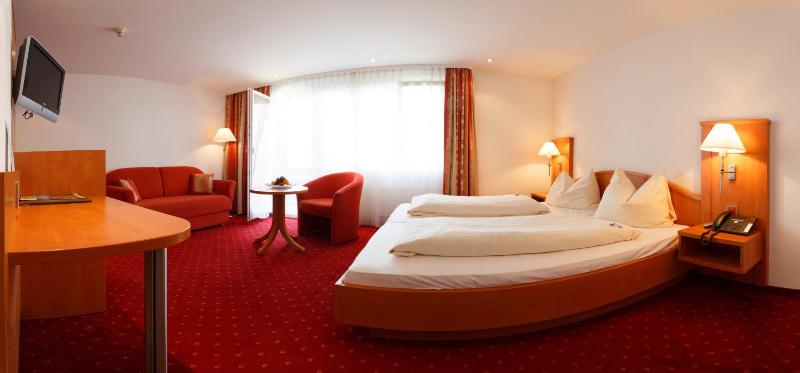Large Comfort Double Room with Lake View image 4