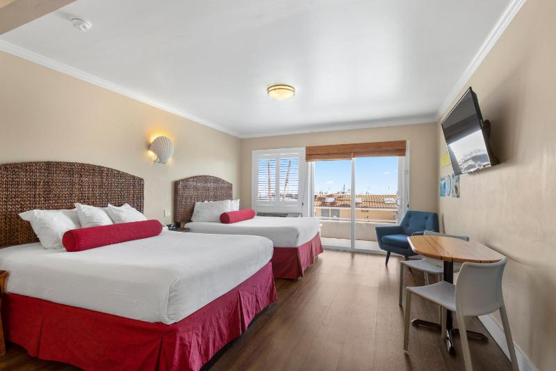 Queen Room with Balcony image 1