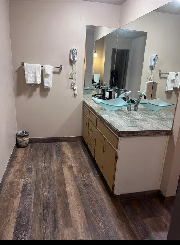 King Room image 3