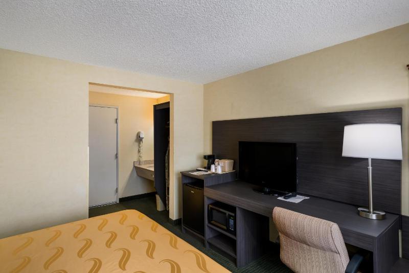 King Room - Non-Smoking image 4