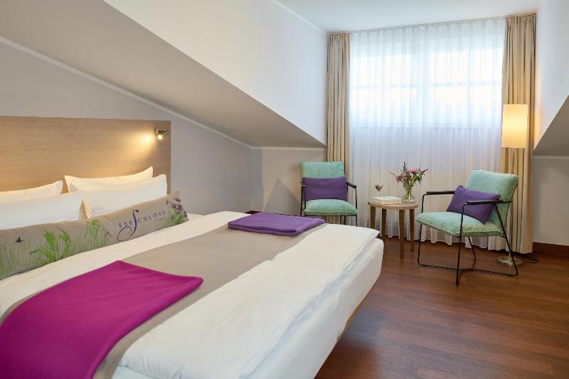 Double Room image 3