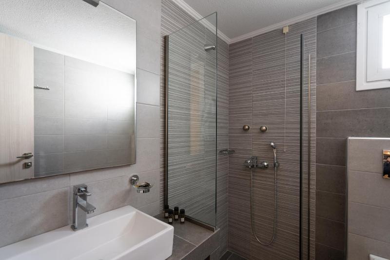 Double Room with Sea View image 2
