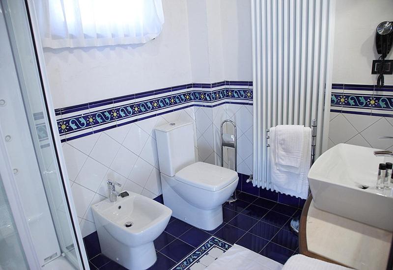 Double or Twin Room - Annex image 2