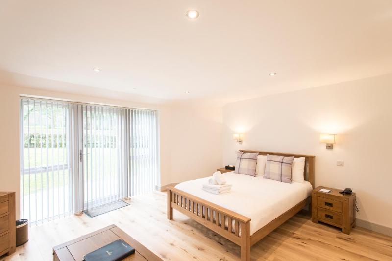 Superior King Room image 2