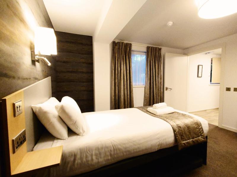 Twin Room image 4