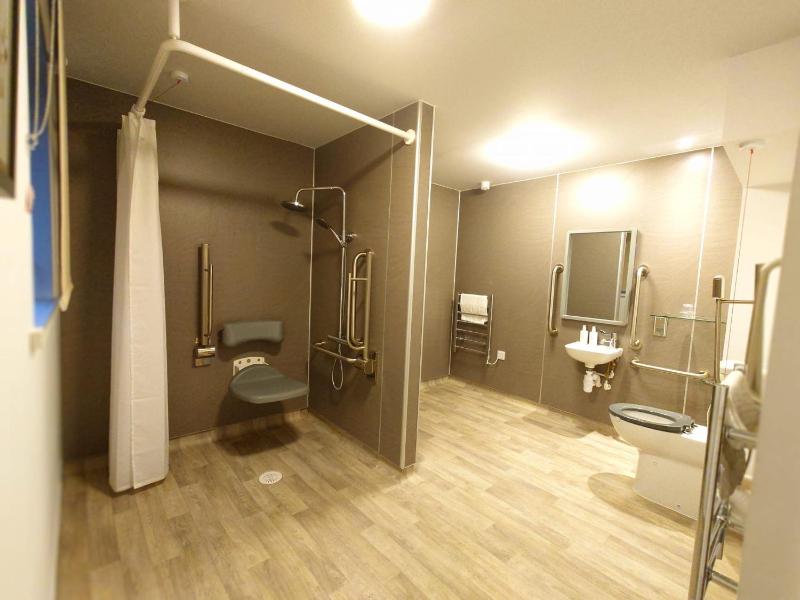 Twin Room - Disability Access image 2