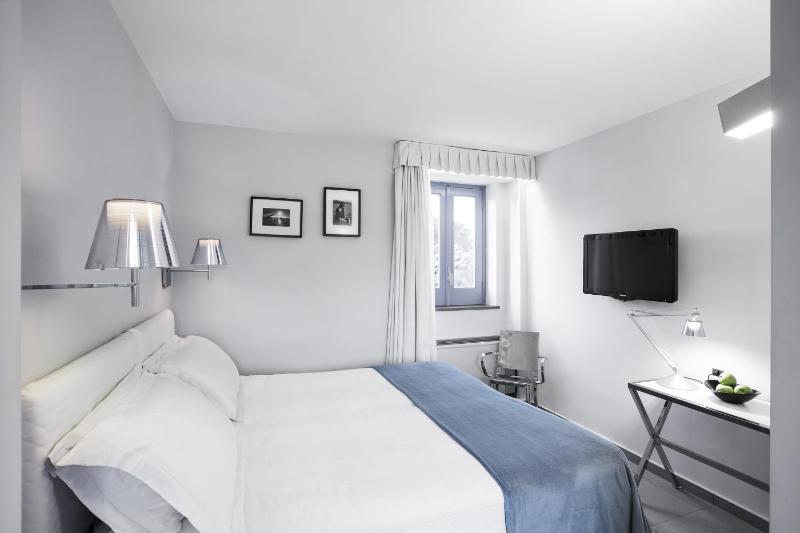 Double Room with Garden View image 4