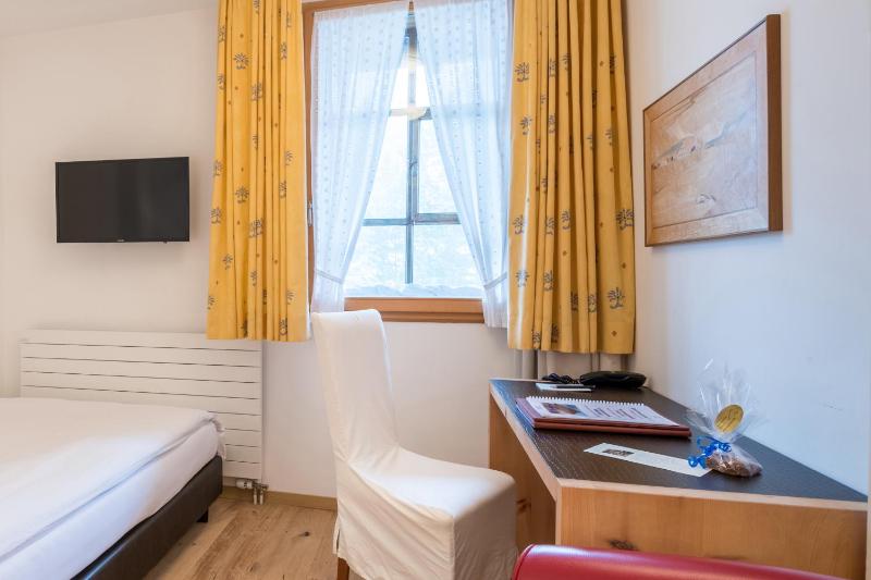 Single Room with Mountain View image 4