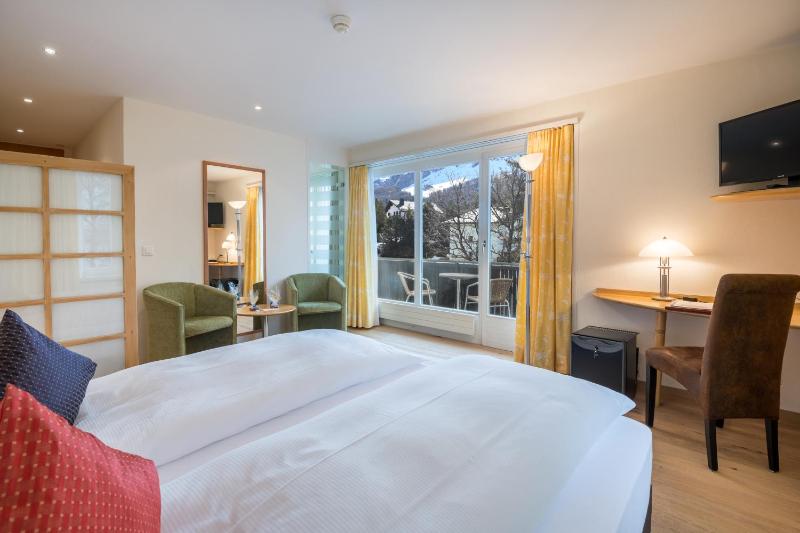 Deluxe Double Room with Mountain View image 4