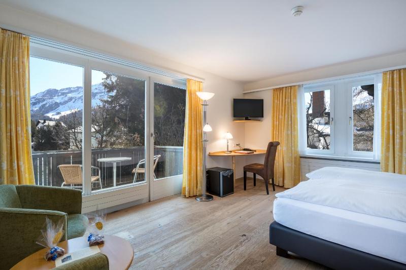 Deluxe Double Room with Mountain View image 1