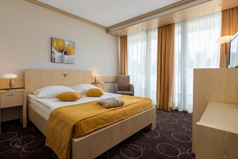 Single Room with Park View image 1