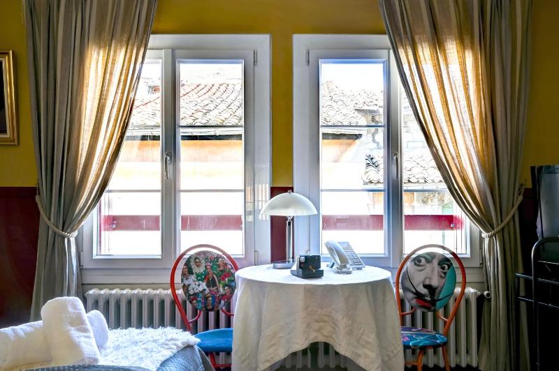 Superior Triple Room image 3