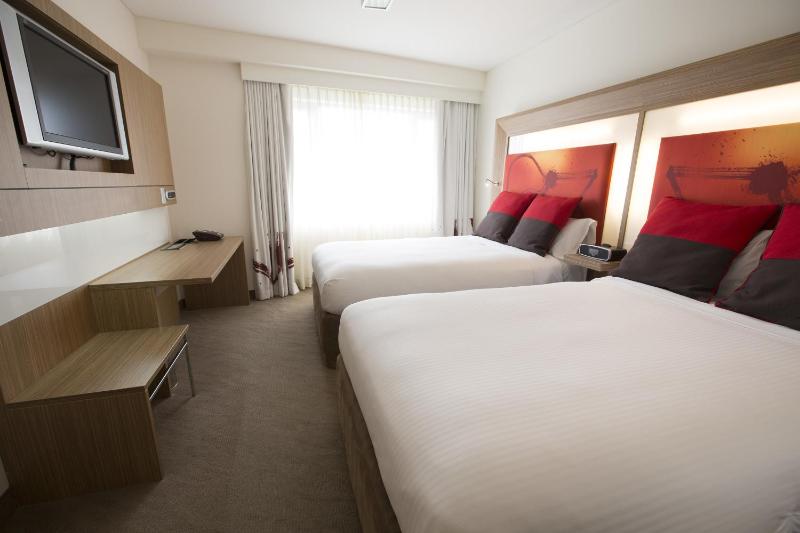 Superior Room with 2 Double Beds image 2