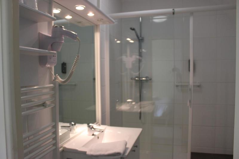 Superior Twin Room with Sea View image 2