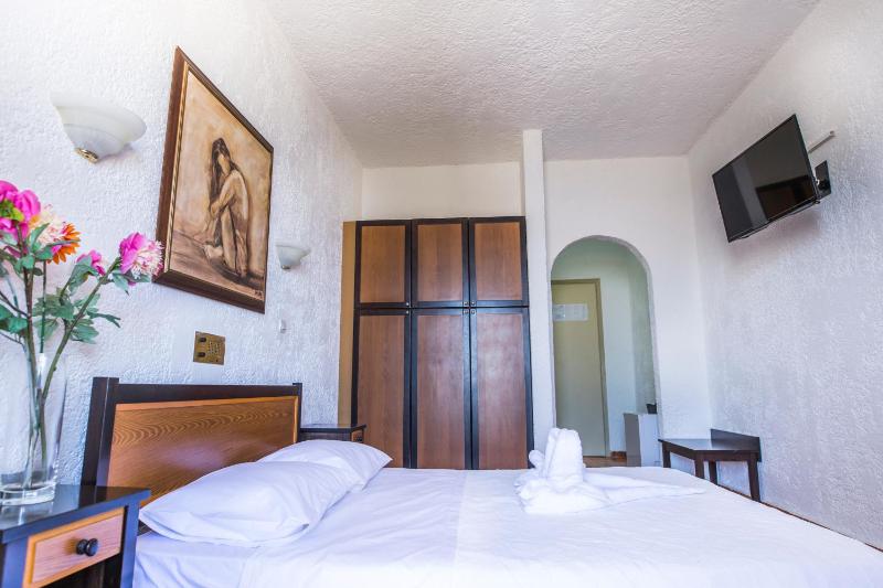 Double or Twin Room with Garden View image 2