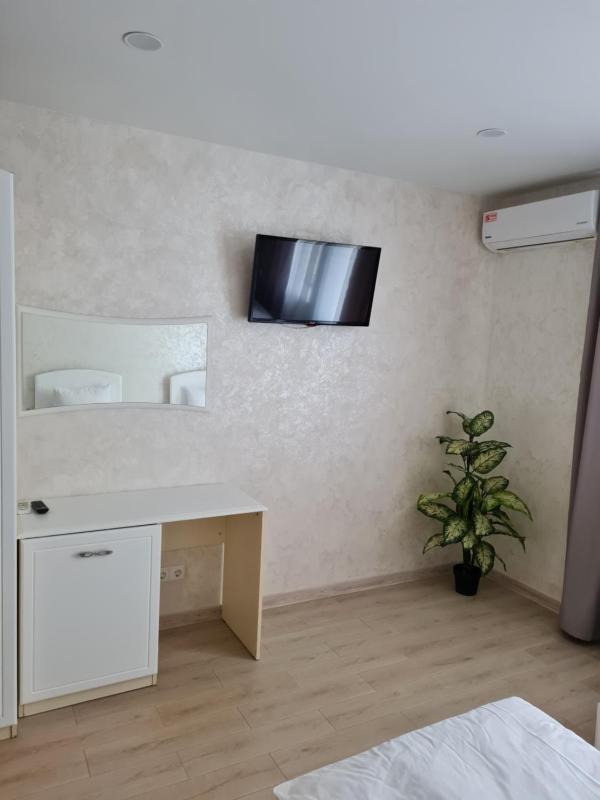 Economy Twin Room image 4