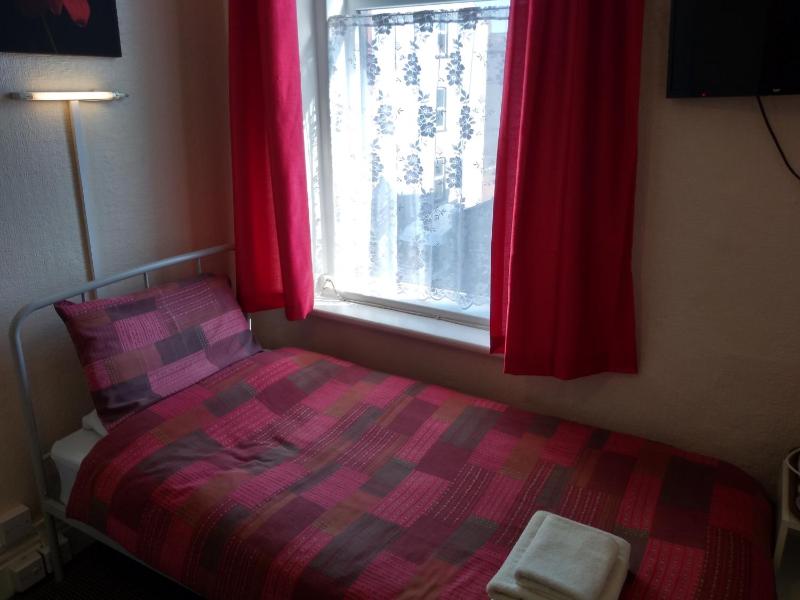 Single Room image 4