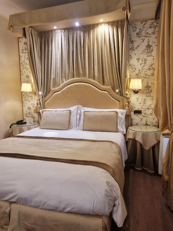 Classic Double Room image 2