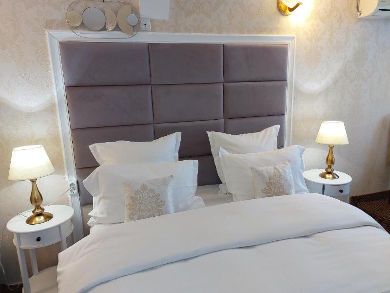 Comfort Triple Room with Shower image 3