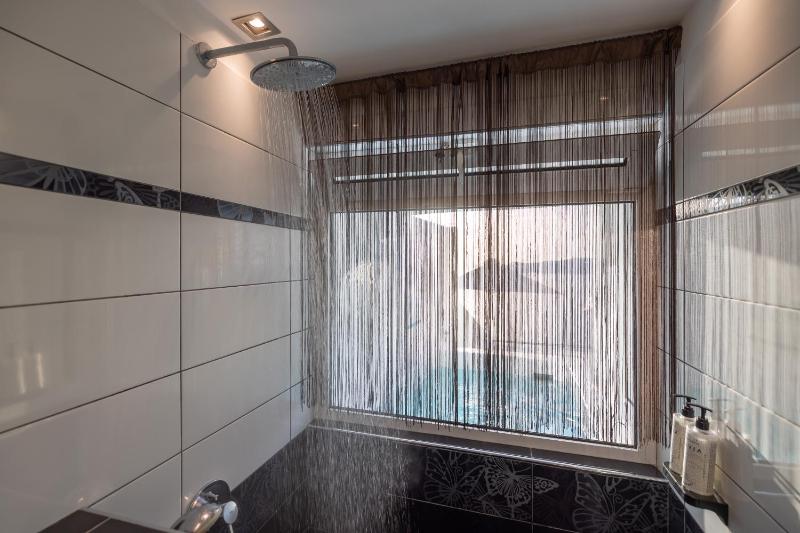 Galatea Suite with Hot Tub and Caldera View image 3