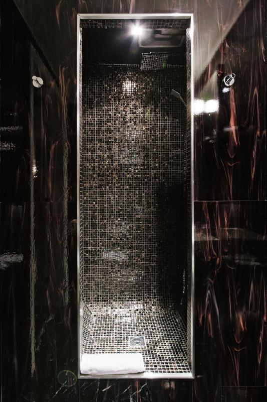 Onyx Tower Suite image 3