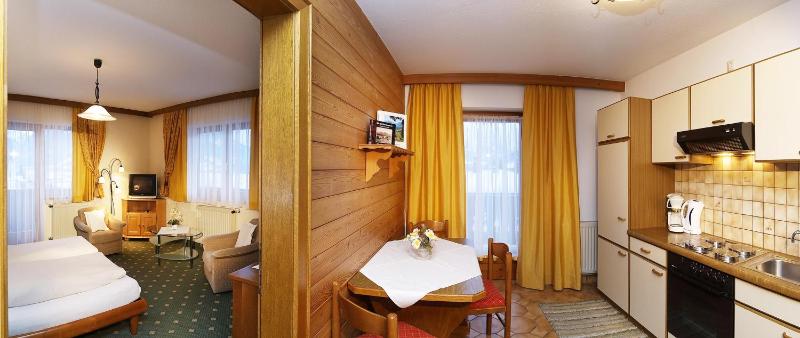 One-Bedroom Apartment with Balcony and Mountain View   image 3