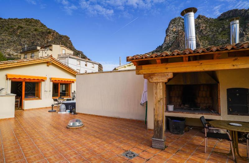 Three-Bedroom House image 4