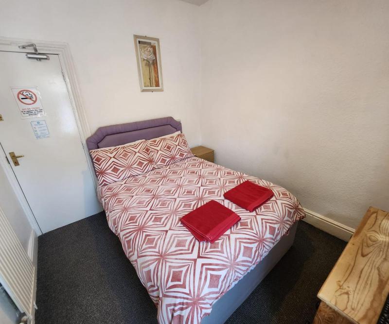 Small Double Room image 1