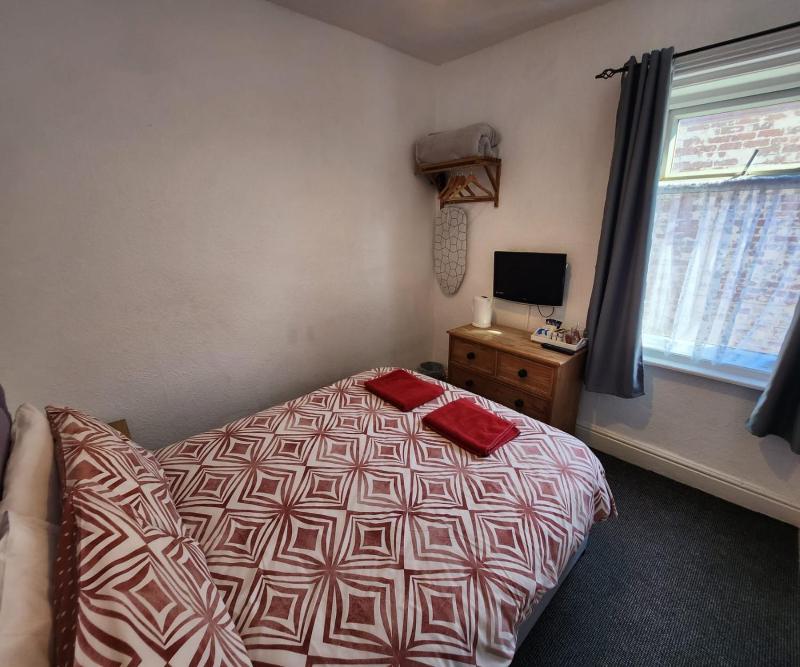 Small Double Room image 3