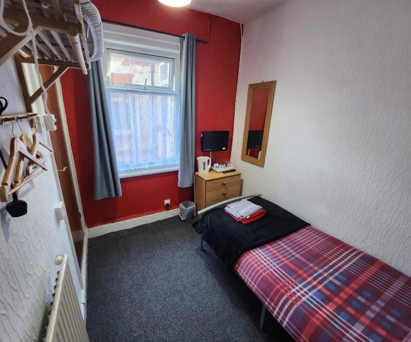 Single Room image 4