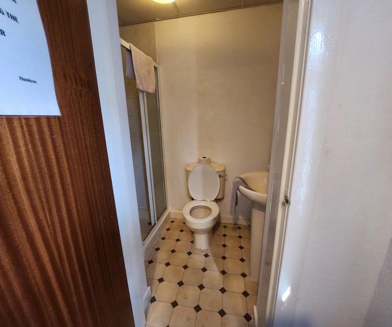 Single Room image 3