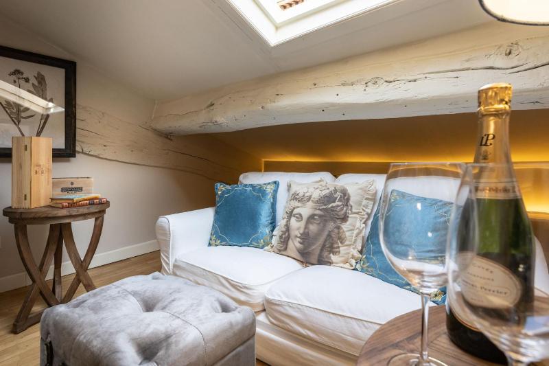 Moro Studio Suite Classy and Romantic Apartment in Lucca - image 27