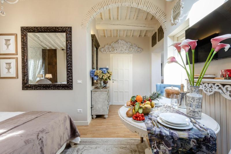 Moro Studio Suite Classy and Romantic Apartment in Lucca - image 32