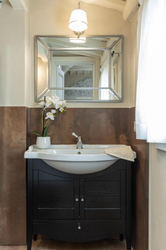 Moro Studio Suite Classy and Romantic Apartment in Lucca - image 7