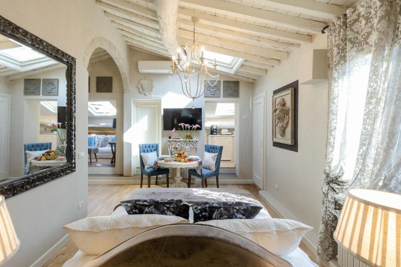 Moro Studio Suite Classy and Romantic Apartment in Lucca - image 21